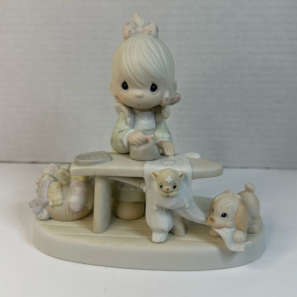 Vintage 1995 Precious Moments Figurine